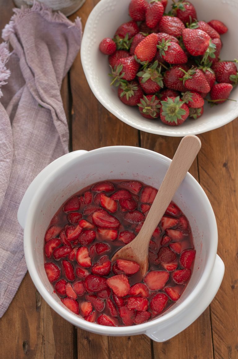Marinate strawberries with sugar for iced strawberry yogurt