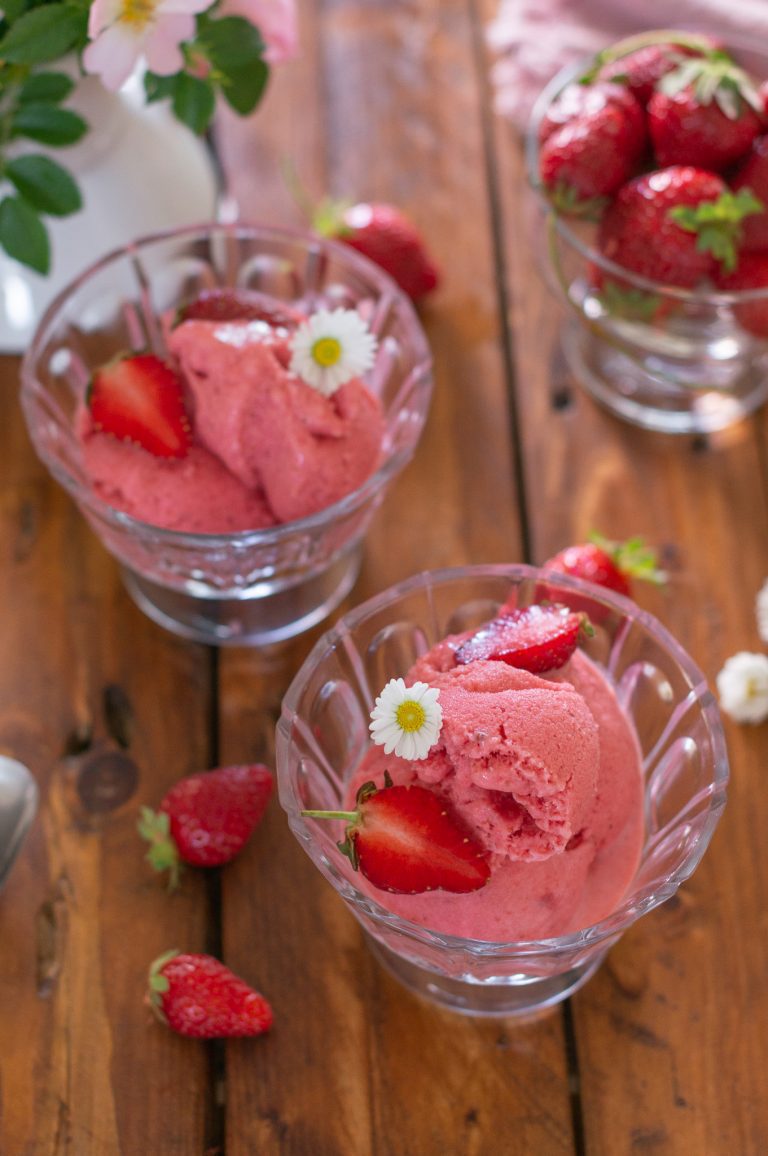 Ice berry yogurt